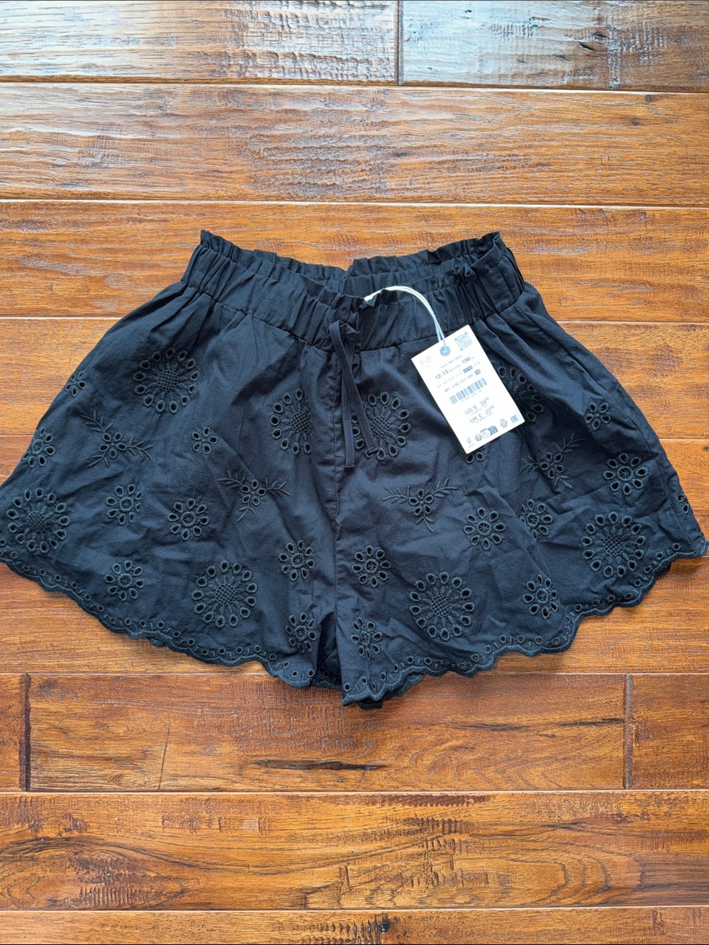 NWT Zara Swiss Embroidered Black Eyelet High-Waist Tie Shorts, size 12-13